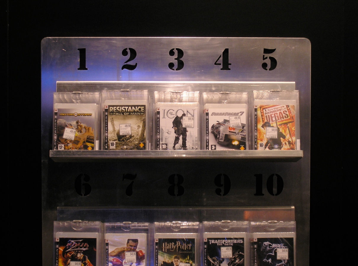 PlayStation 3 Danmark (game display shelf), Fona, Strøget